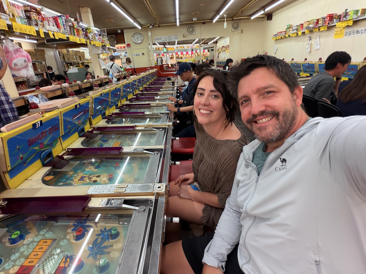 Flor and Carlo playing pinball in osaka